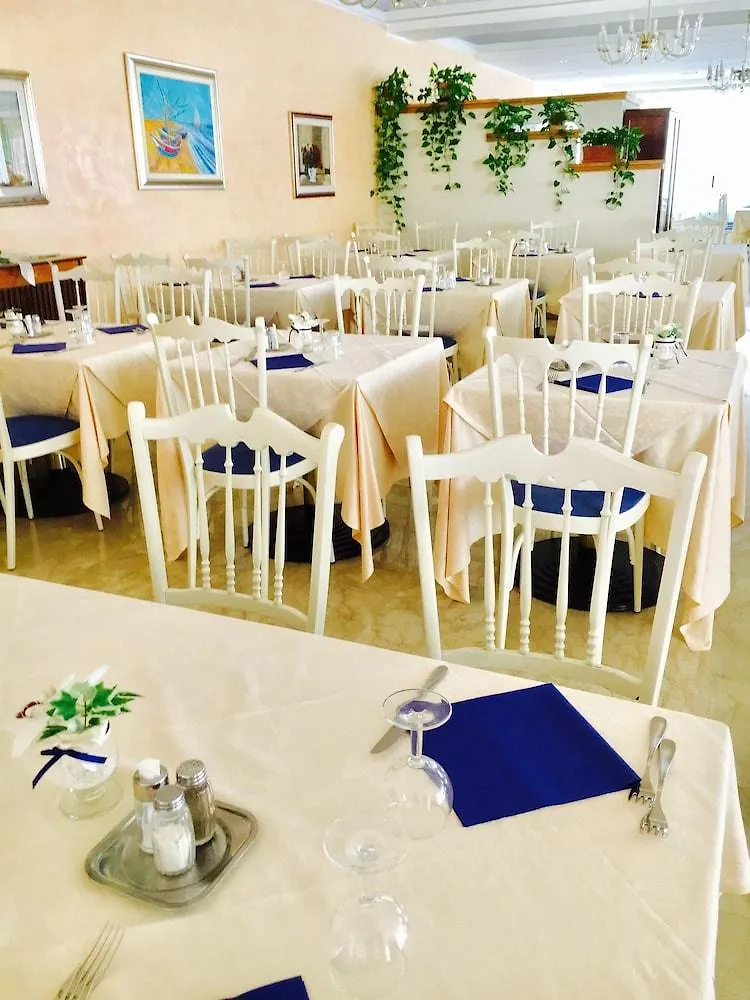 ***  Hotel De Amicis Riccione Italien