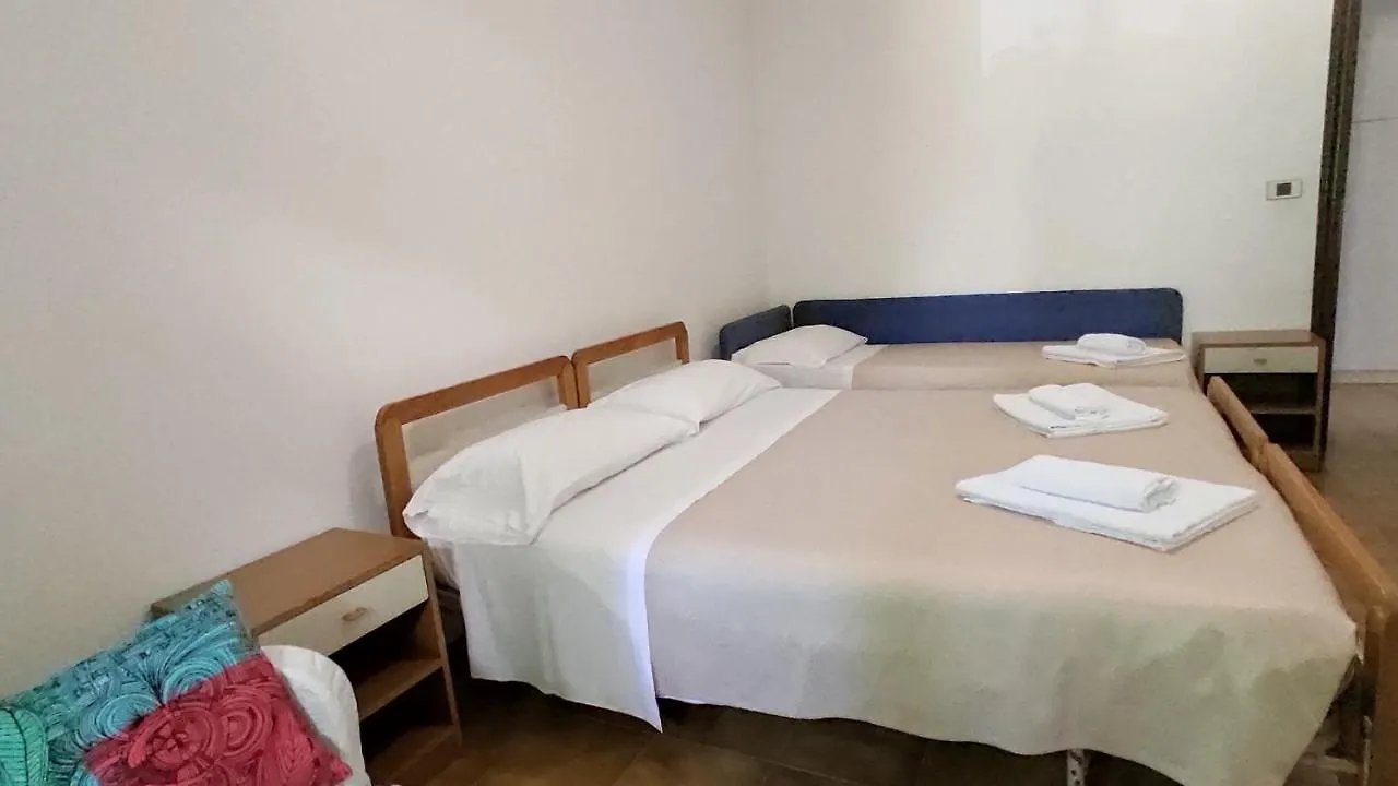 Hotel De Amicis Riccione 3*,